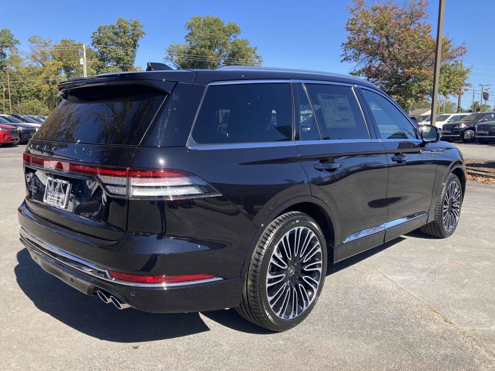 2025 Lincoln Aviator Black Label photo 2