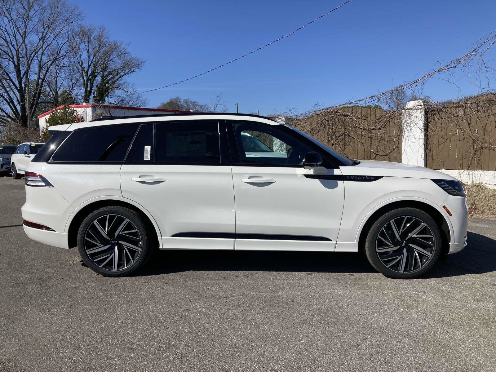 2025 Lincoln Aviator Black Label photo 2