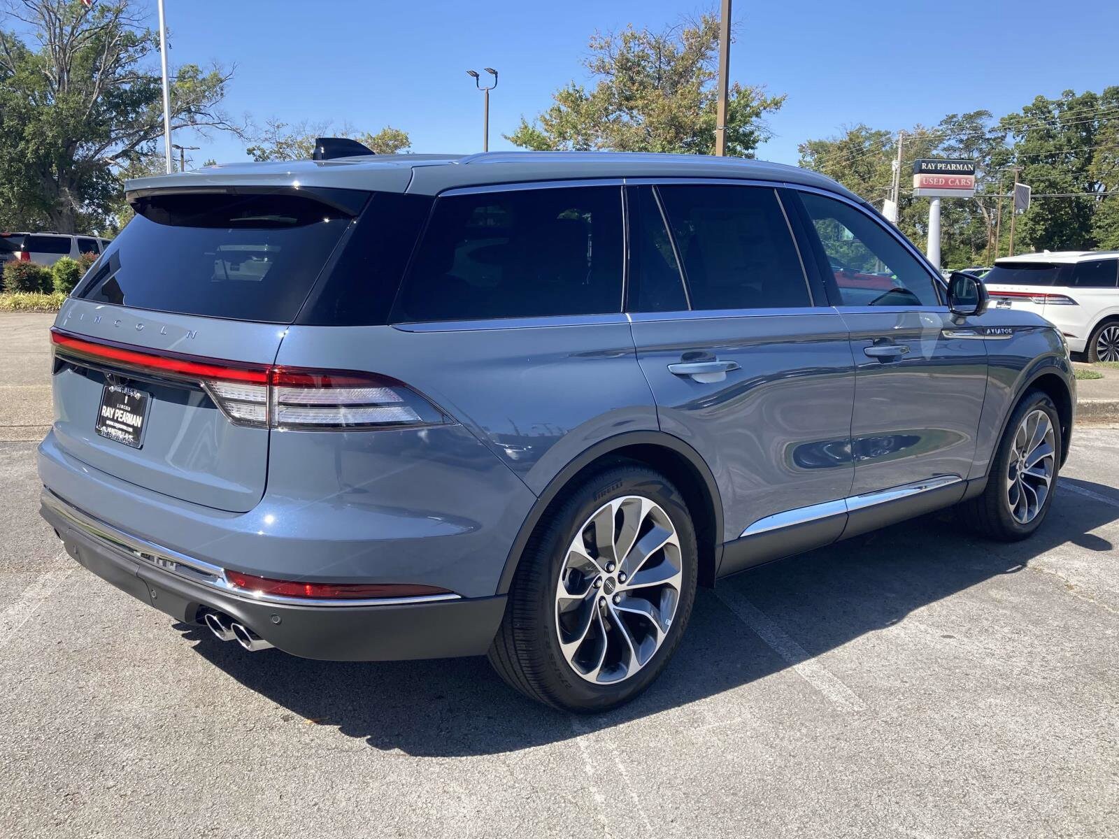 2025 Lincoln Aviator Reserve photo 3