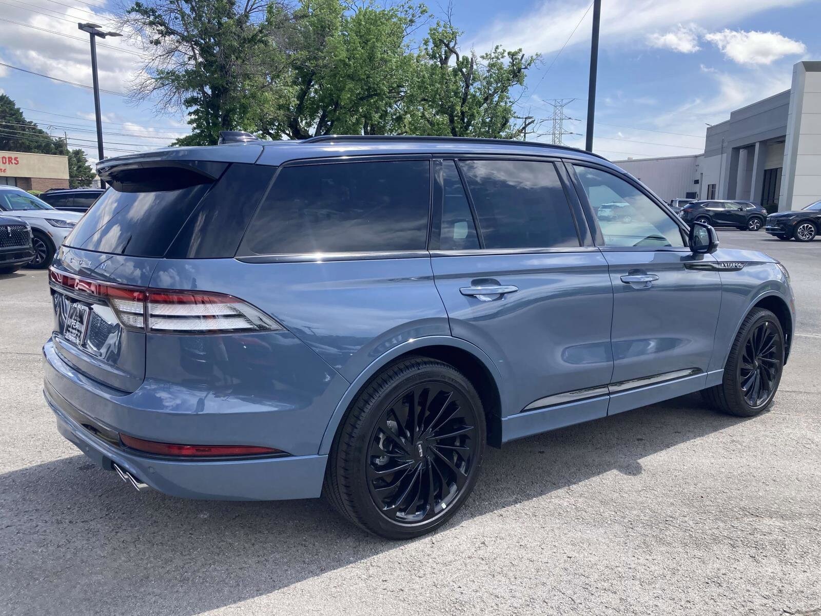 2025 Lincoln Aviator Reserve photo 3