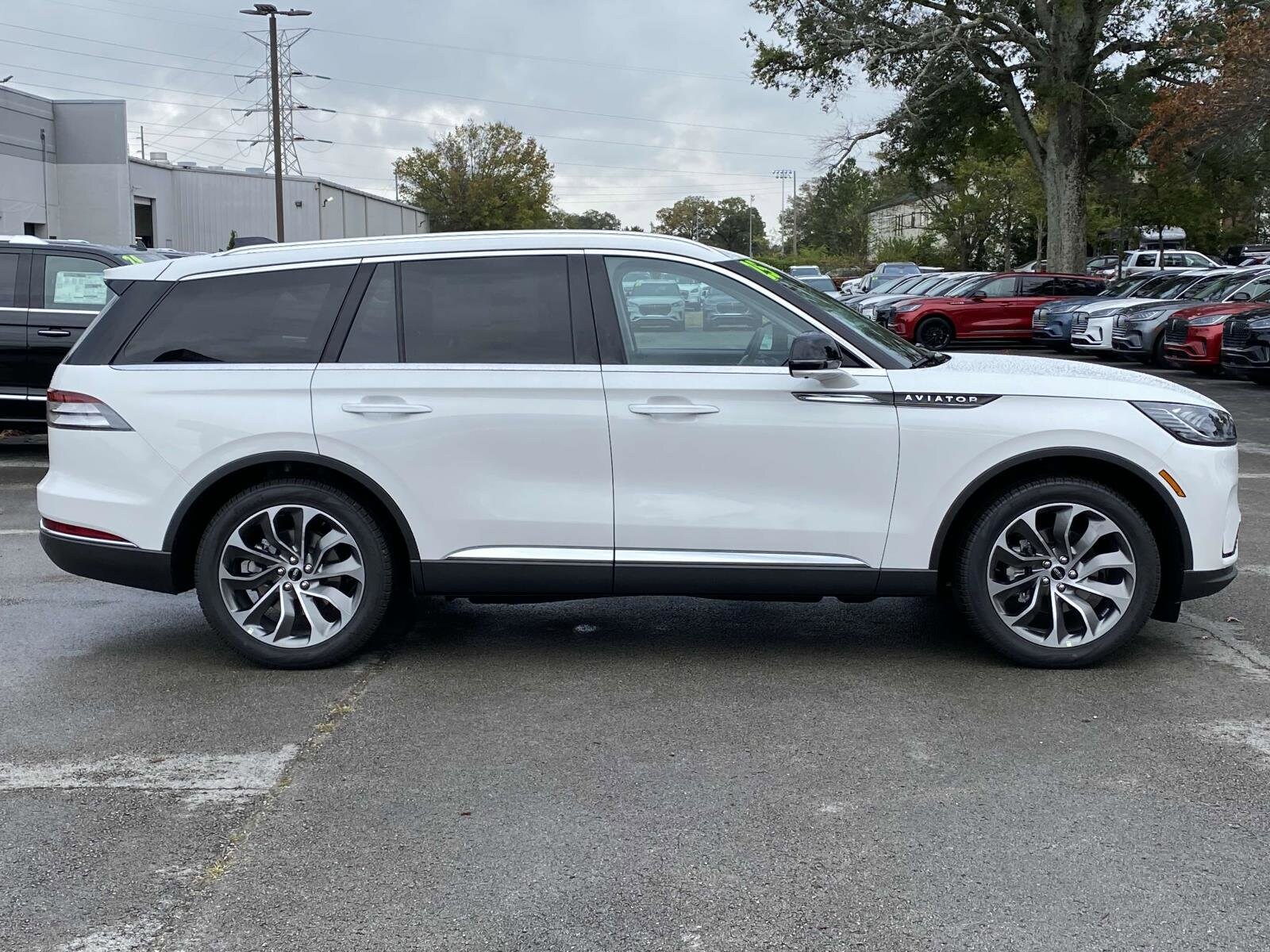 2025 Lincoln Aviator Premiere photo 2