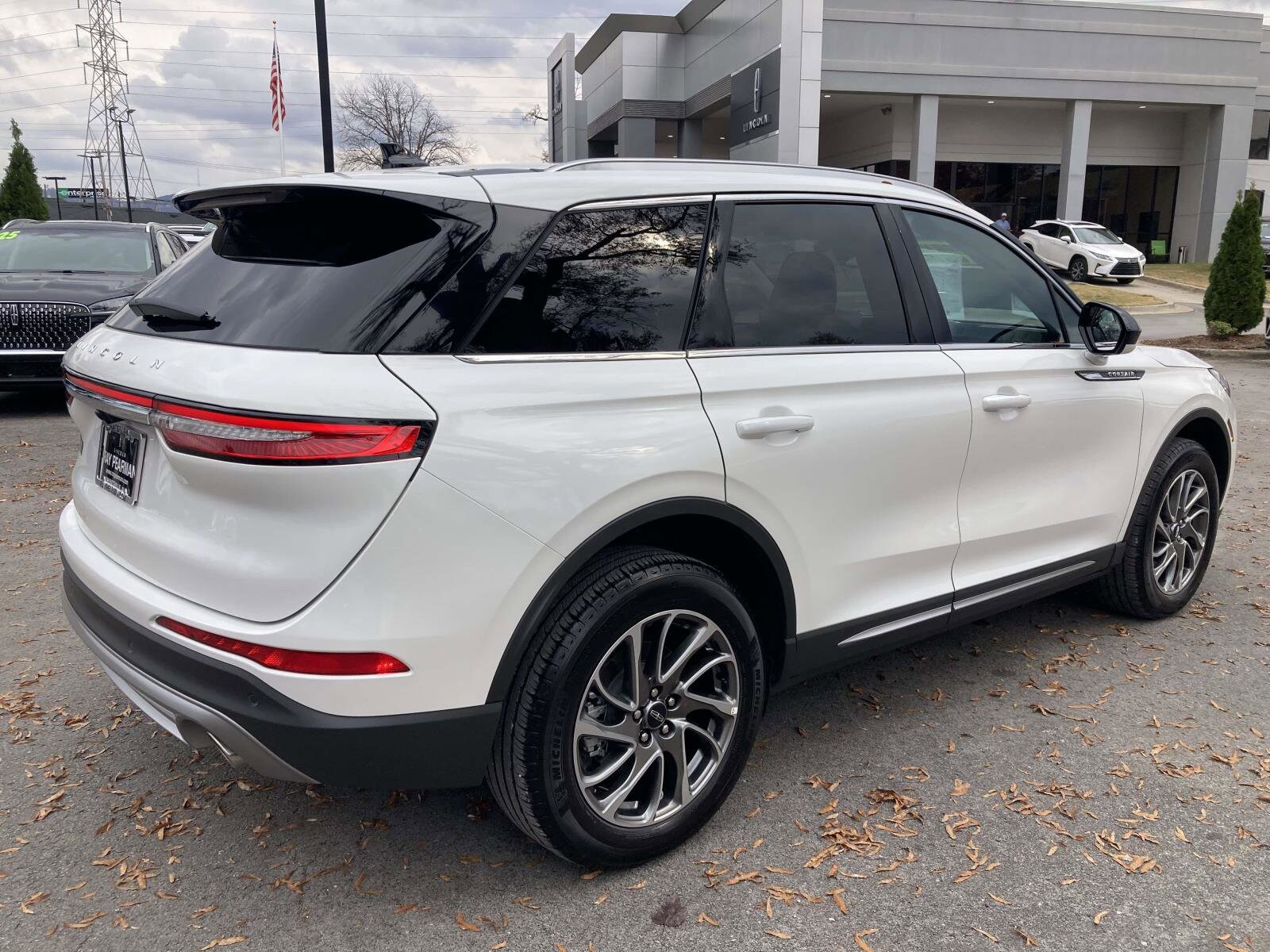 2022 Lincoln Corsair Standard photo 2