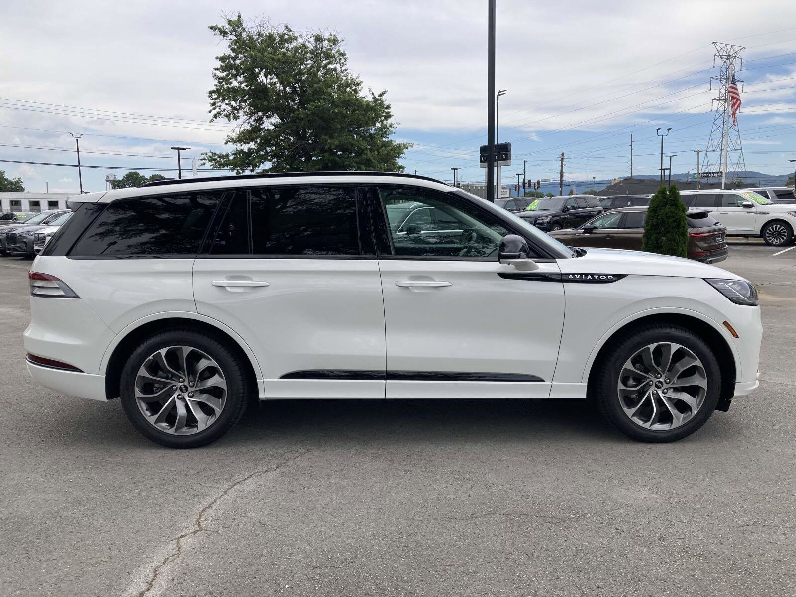 2025 Lincoln Aviator Premiere photo 2