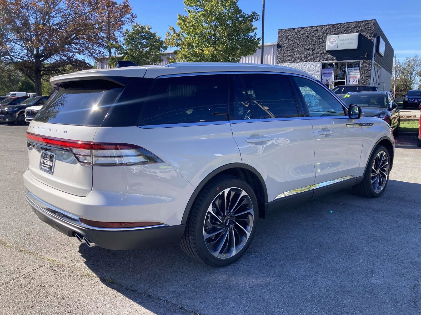 2025 Lincoln Aviator Reserve photo 3