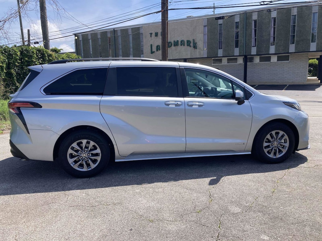 Used 2021 Toyota Sienna XLE Van