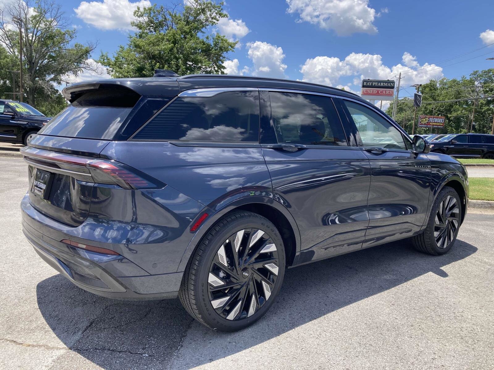 2024 Lincoln Nautilus Black Label photo 3