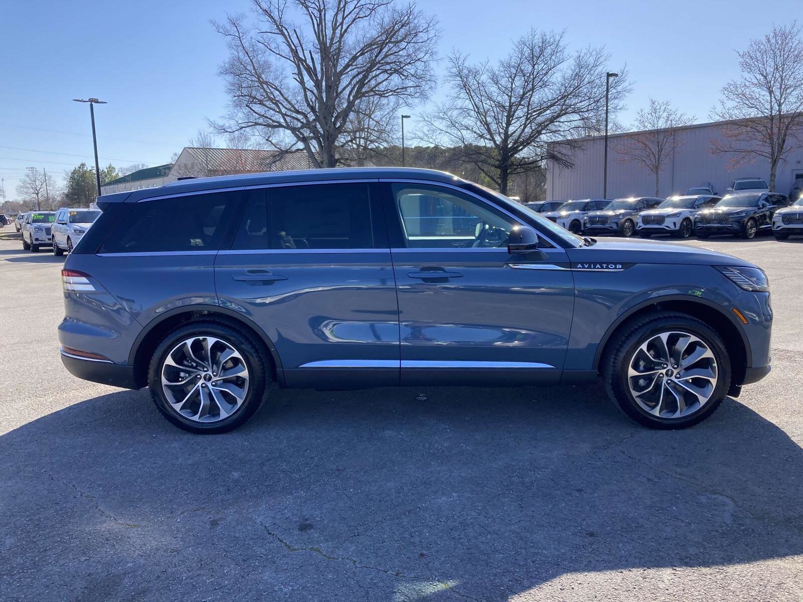 2025 Lincoln Aviator Reserve photo 2