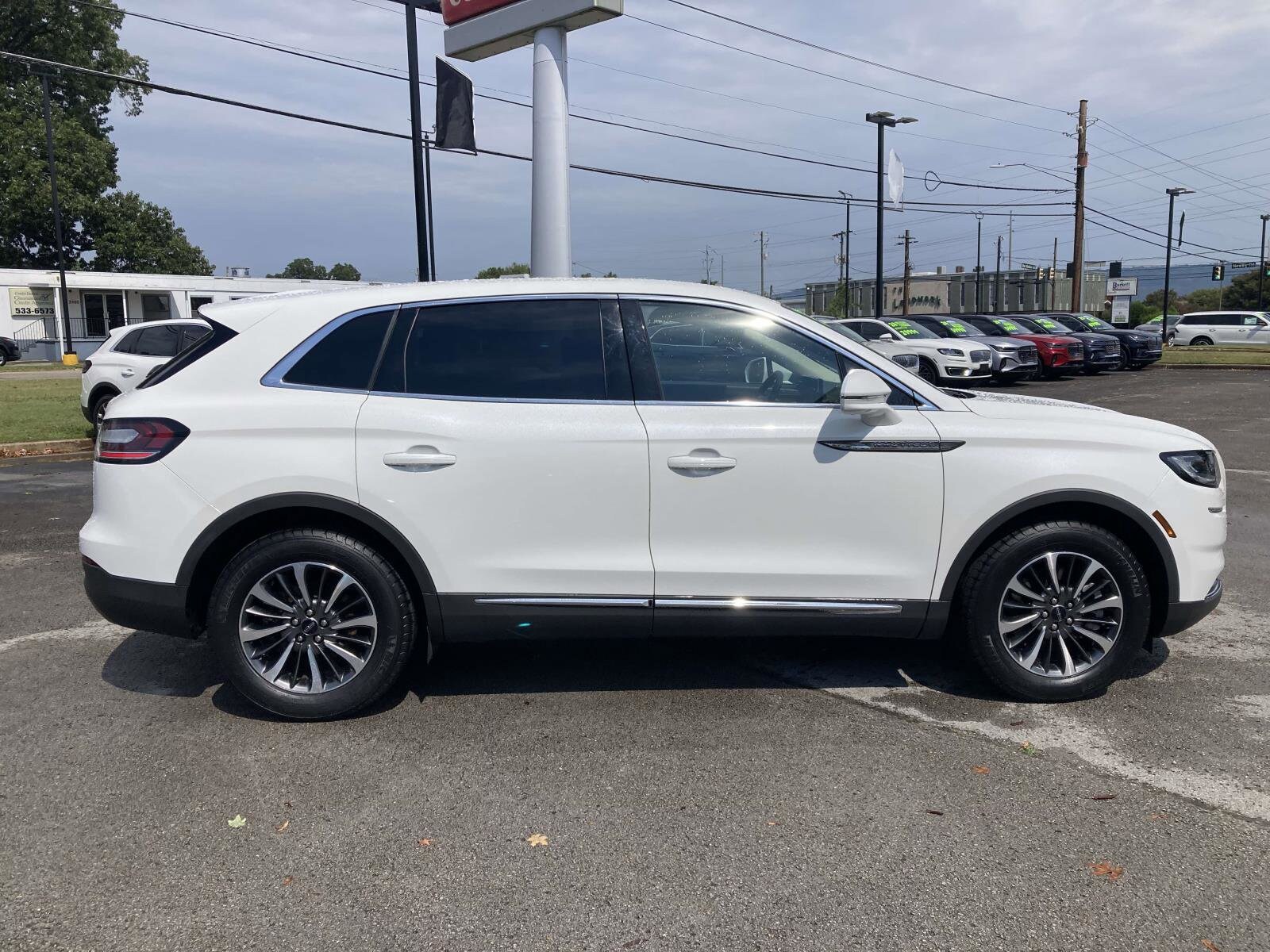 2022 Lincoln Nautilus Standard photo 2