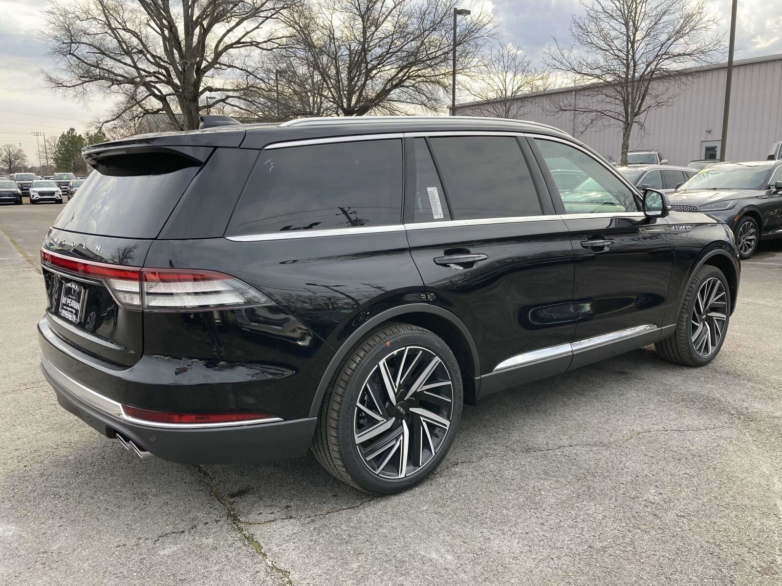 2025 Lincoln Aviator Reserve photo 2