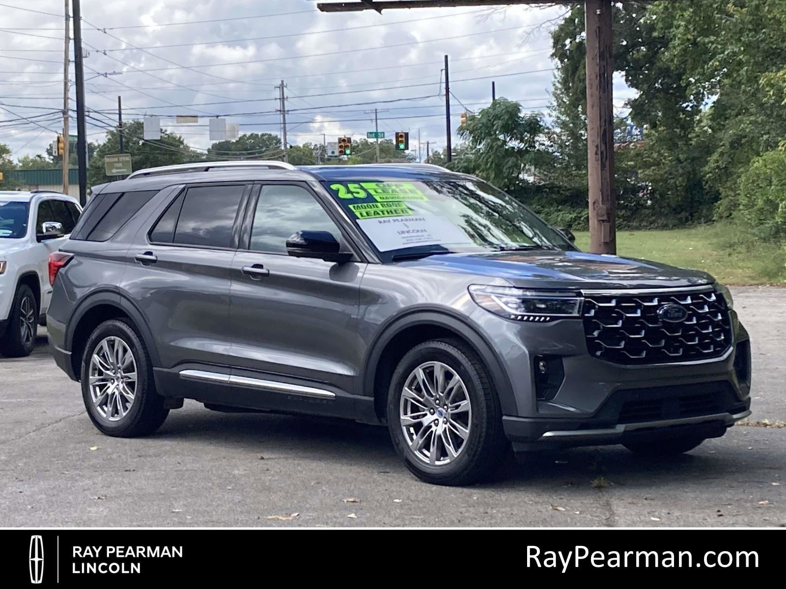 2025 Ford Explorer Platinum's photo