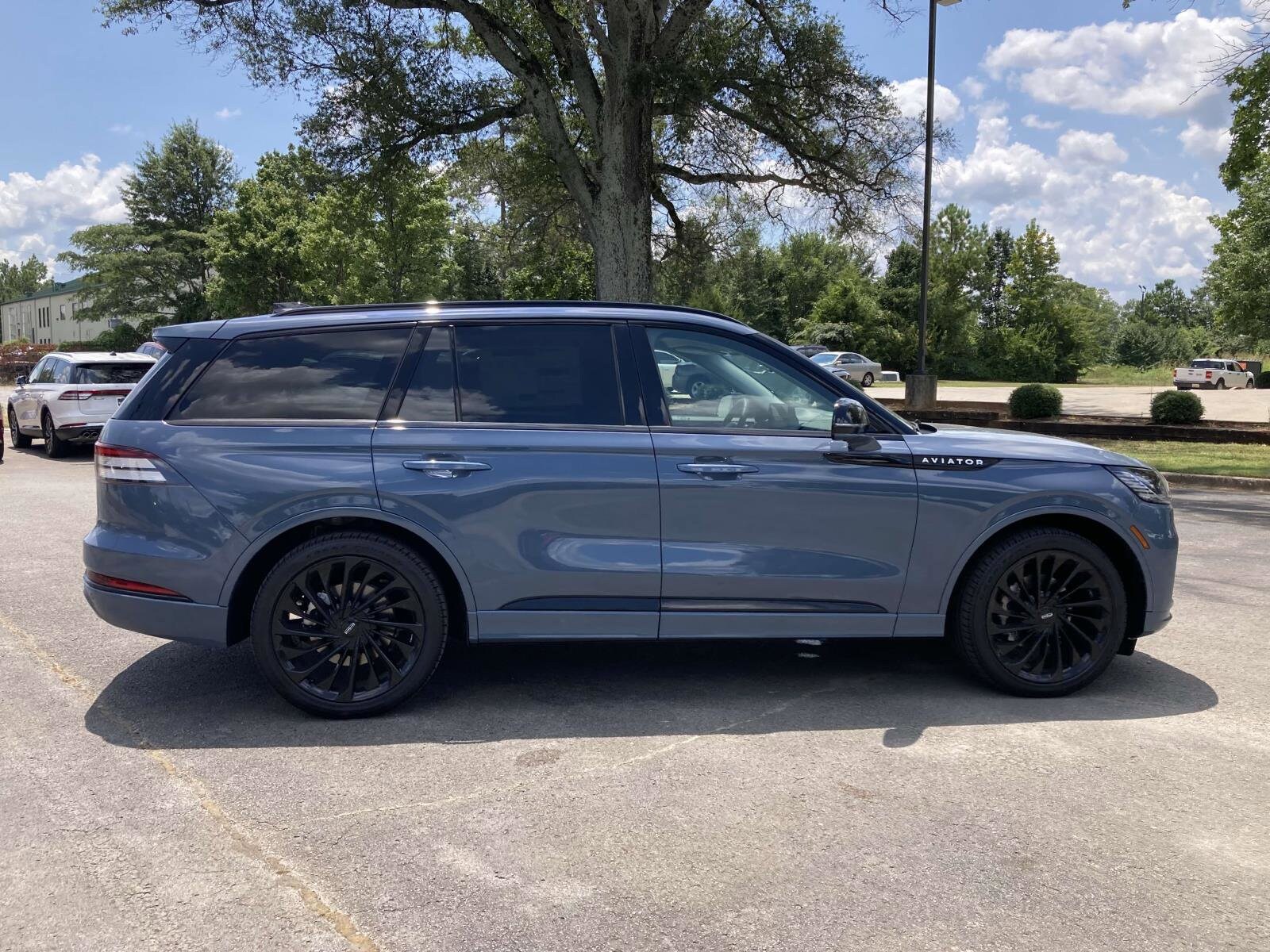 2025 Lincoln Aviator Reserve photo 2