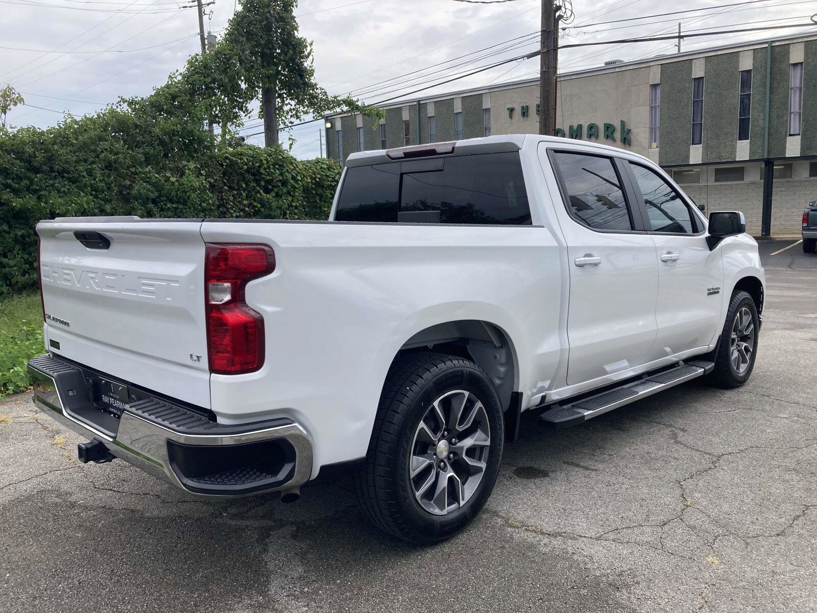 2020 Chevrolet Silverado 1500 LT photo 2