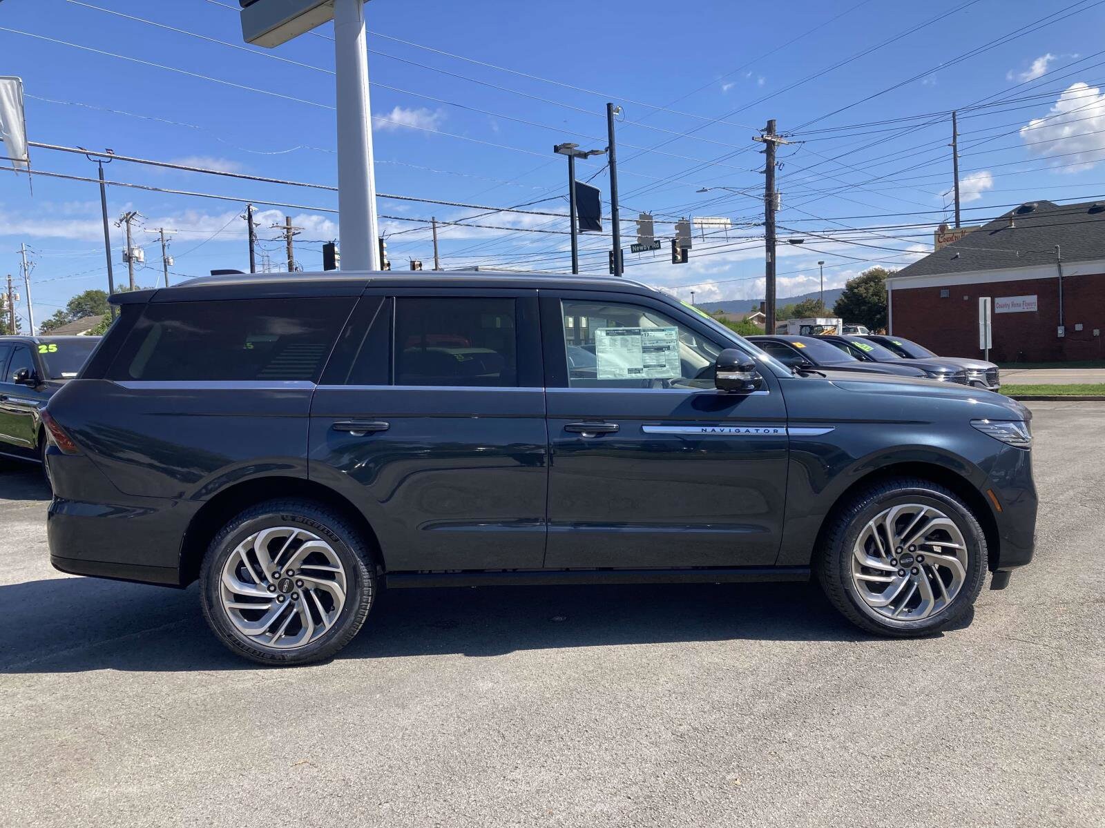2025 Lincoln Navigator Reserve photo 2