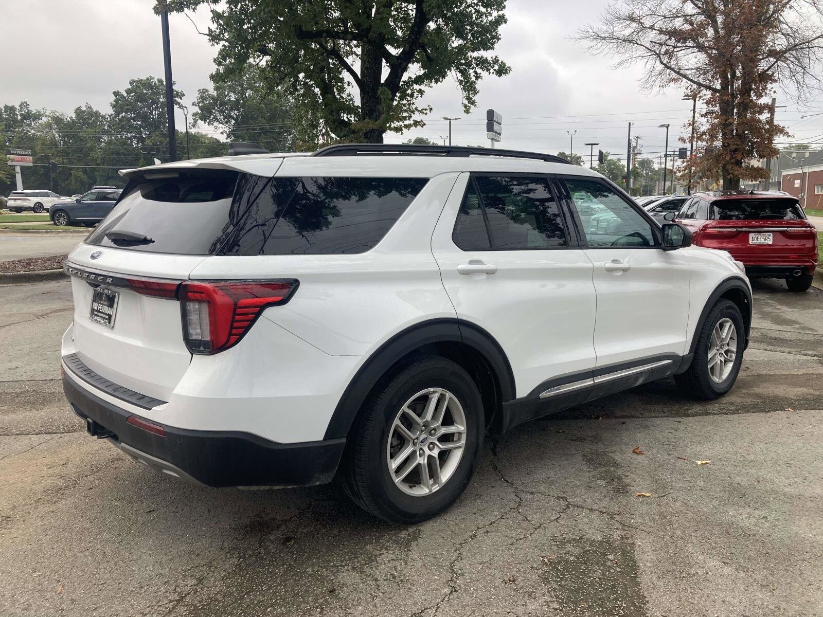 2025 Ford Explorer photo 2