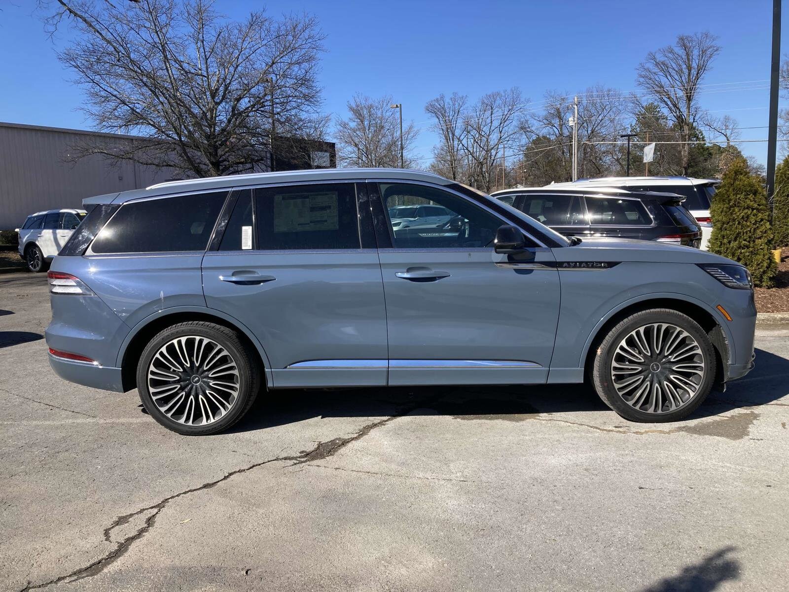 2025 Lincoln Aviator Black Label photo 2
