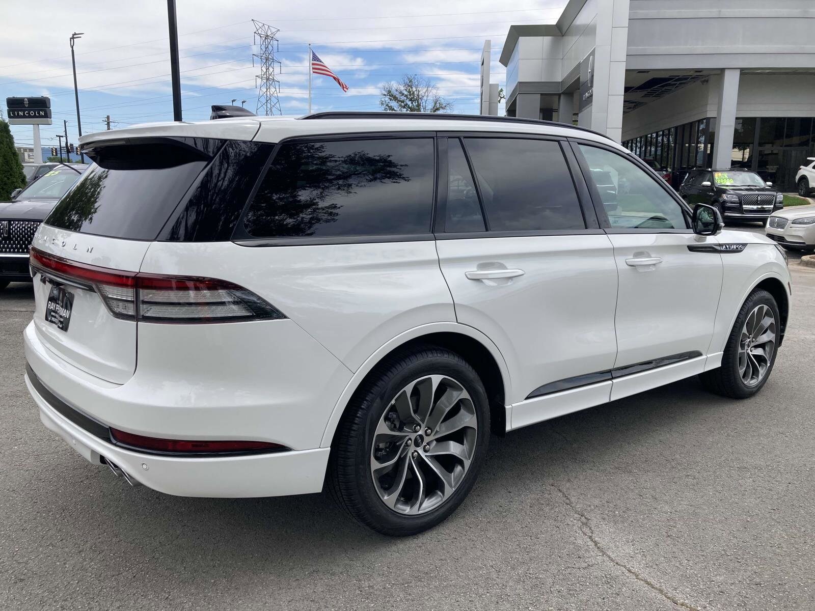 2025 Lincoln Aviator Premiere photo 3