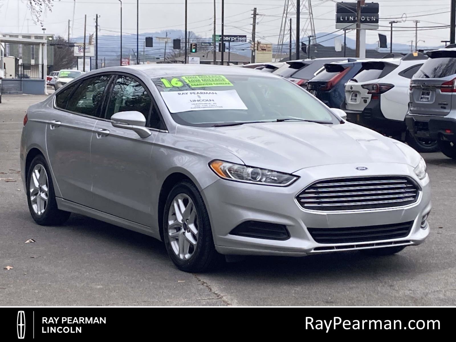 2016 Ford Fusion SE's photo
