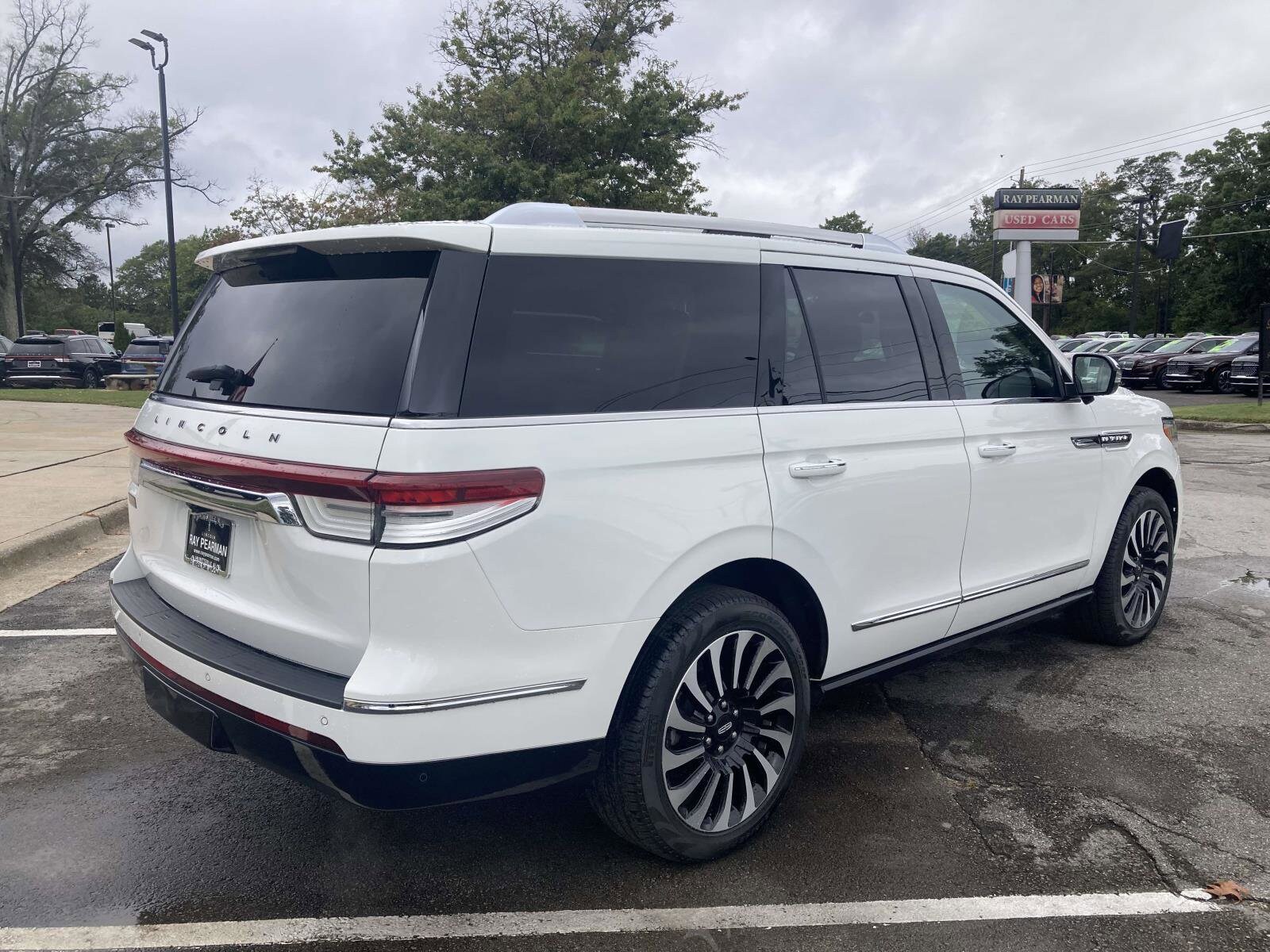 2023 Lincoln Navigator Black Label photo 3