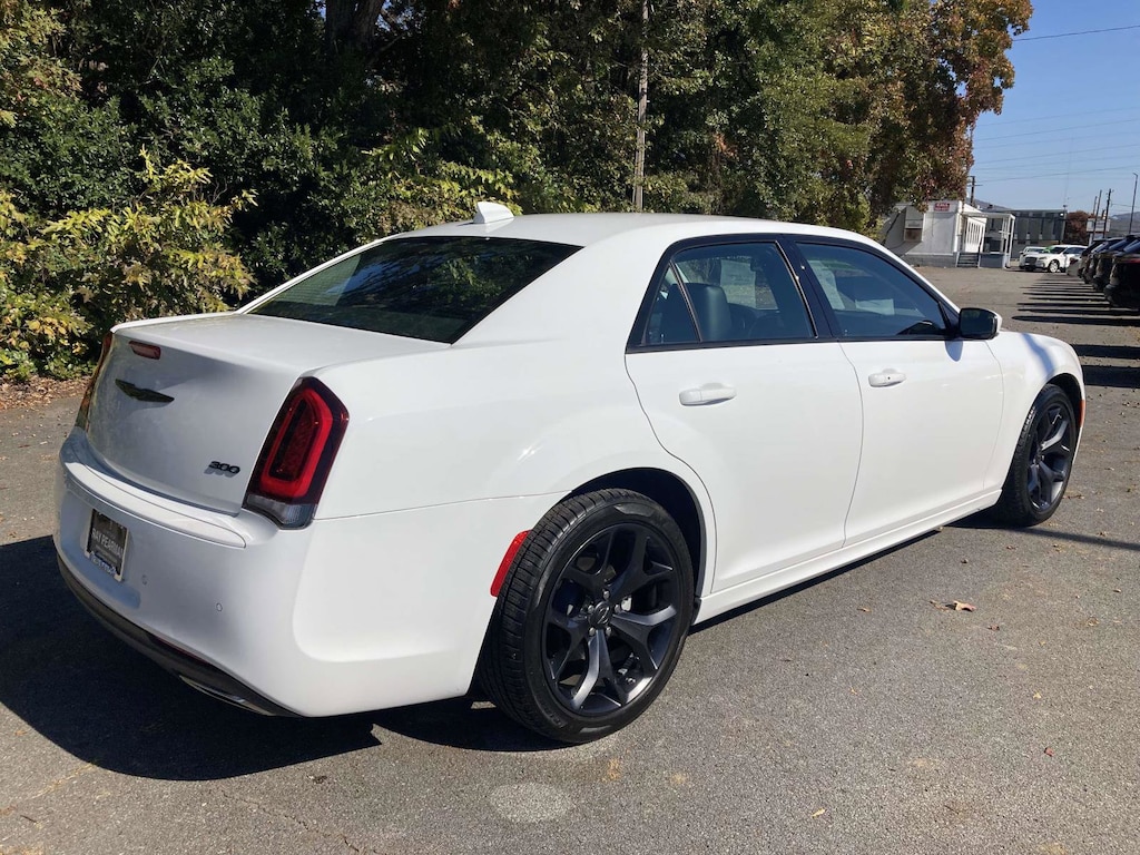 Used 2023 Chrysler 300 Touring L Sedan