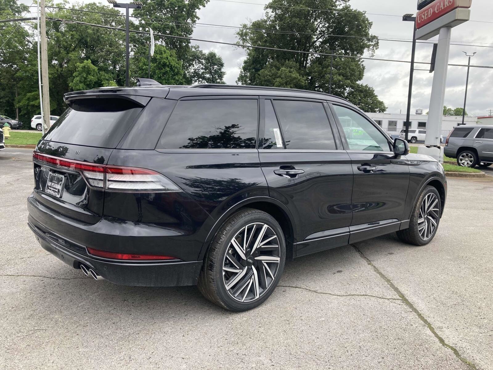2025 Lincoln Aviator Black Label photo 2