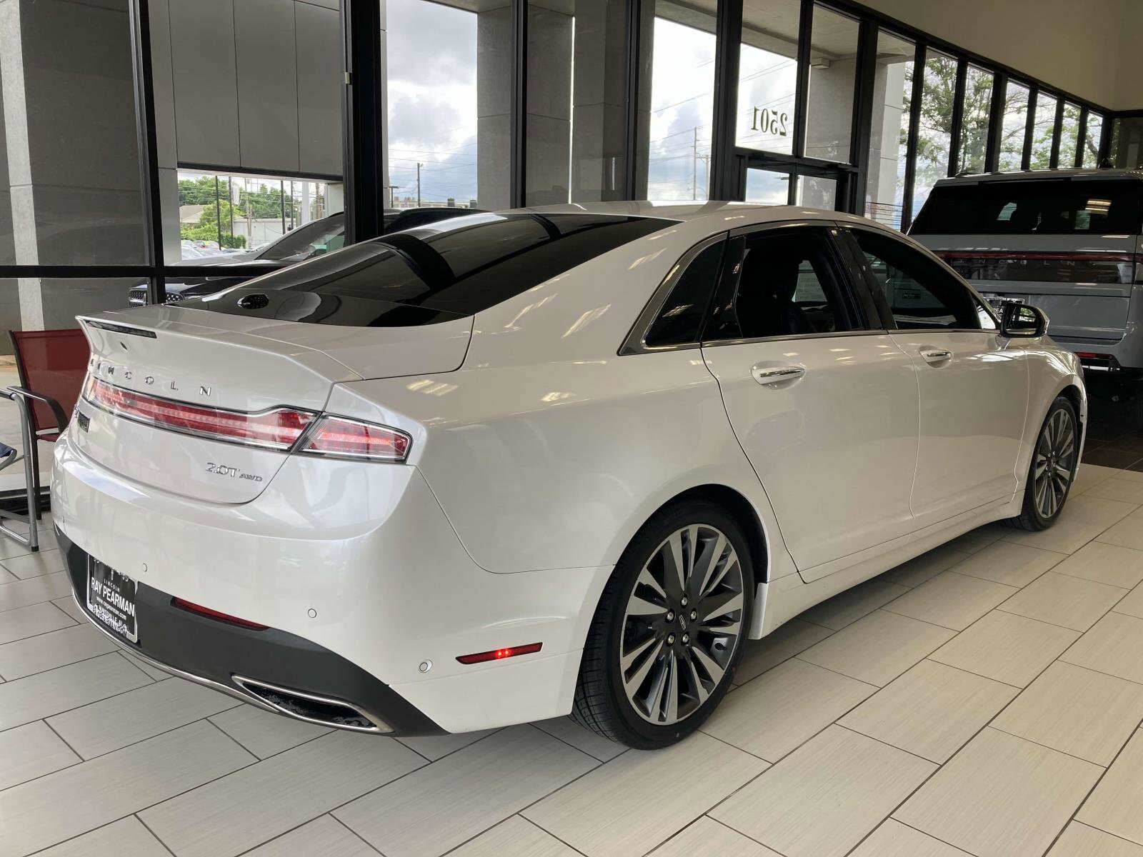 2020 Lincoln MKZ Reserve photo 2