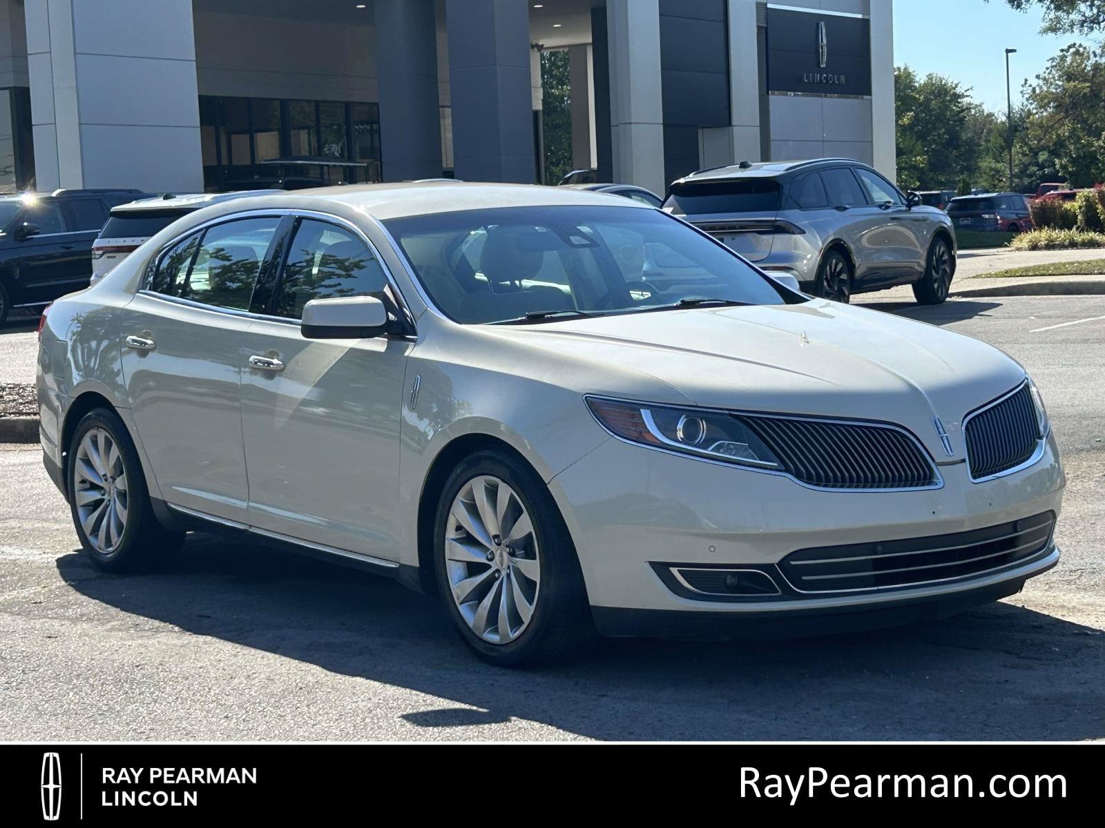 2016 Lincoln MKS Base