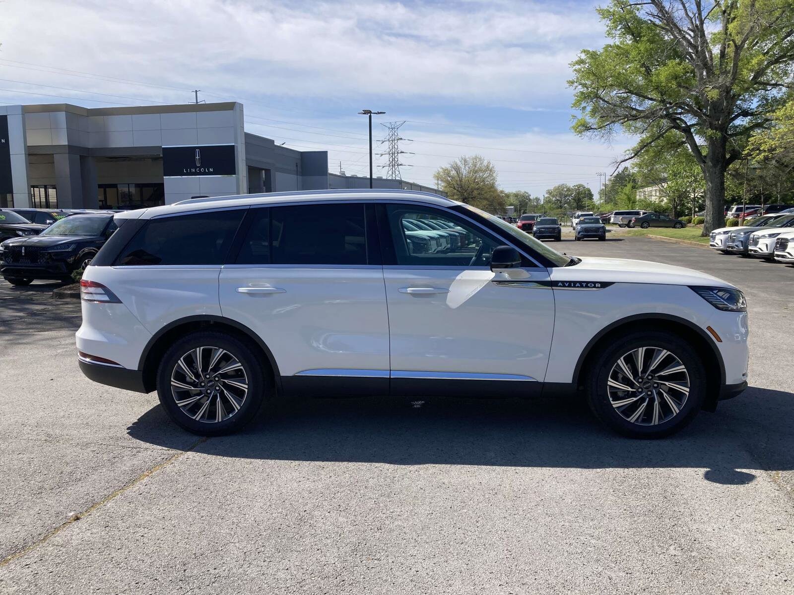 2025 Lincoln Aviator Premiere photo 2