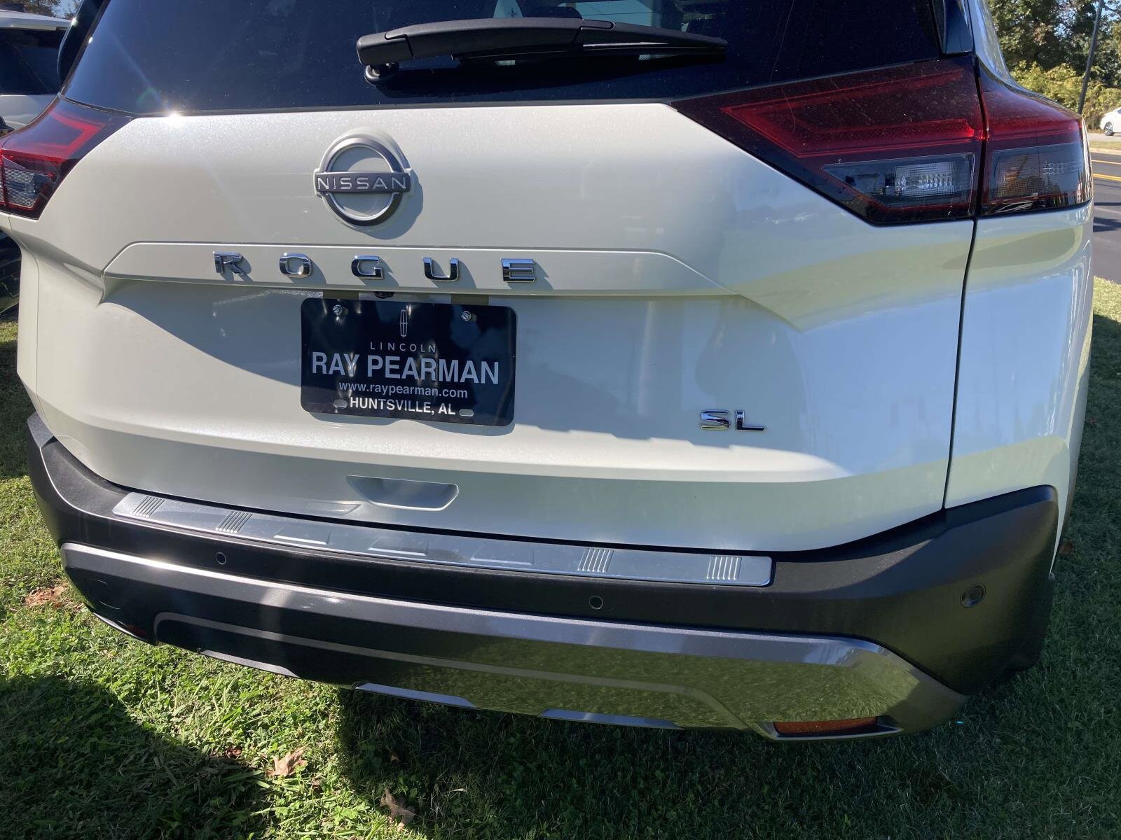 2023 Nissan Rogue SL photo 3