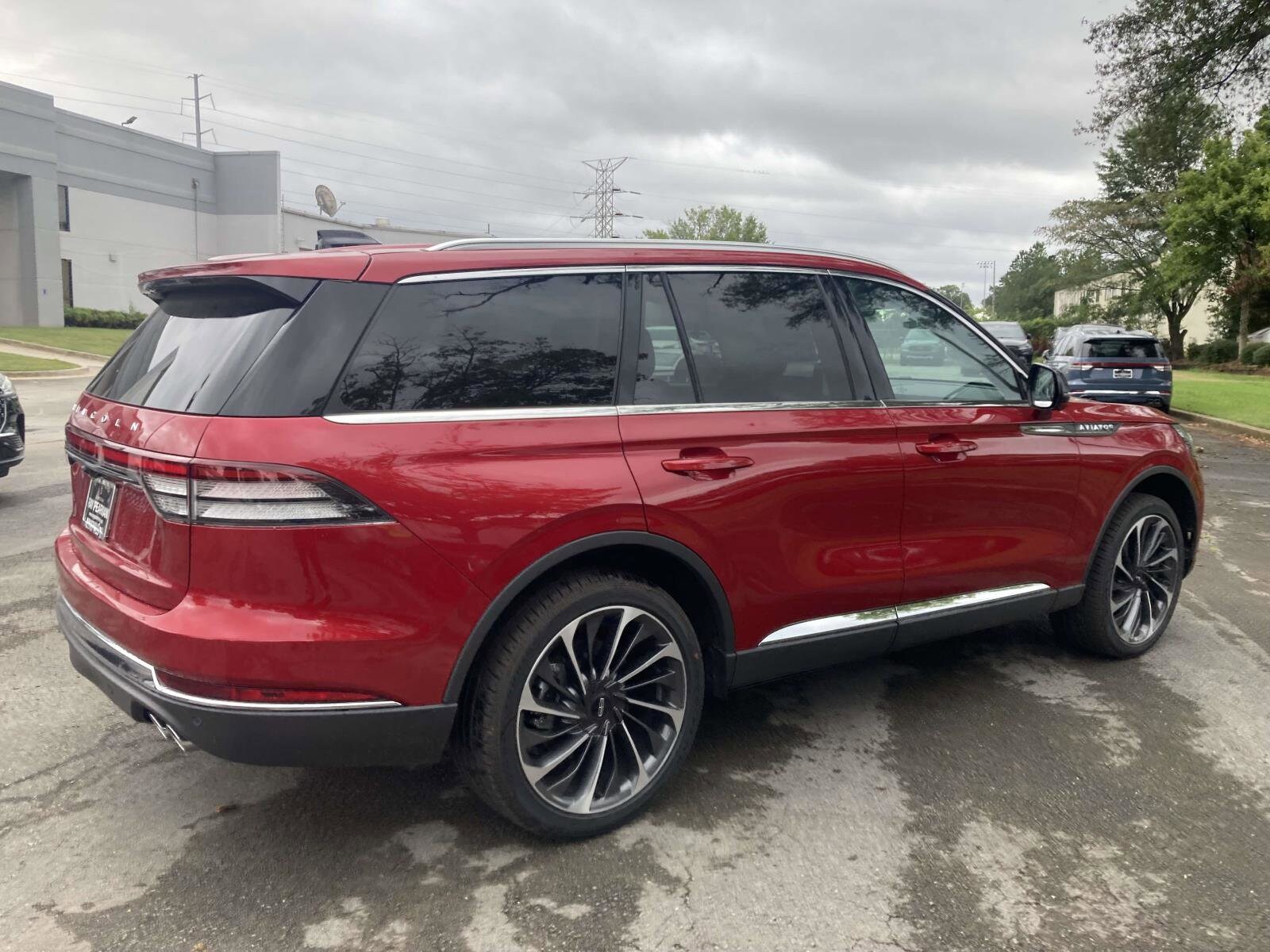 2025 Lincoln Aviator Reserve photo 3