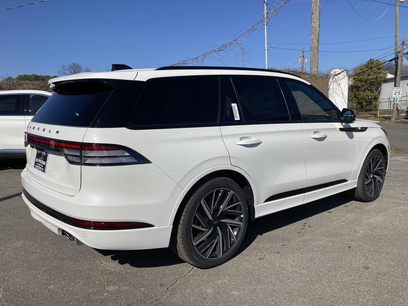 2025 Lincoln Aviator Black Label photo 3