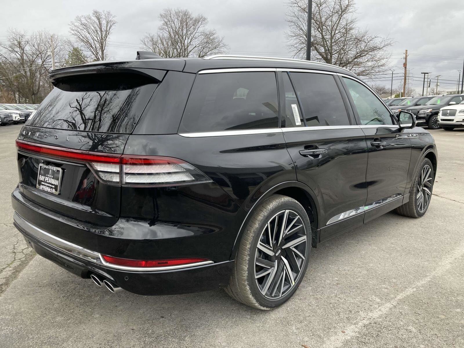 2025 Lincoln Aviator Black Label photo 3
