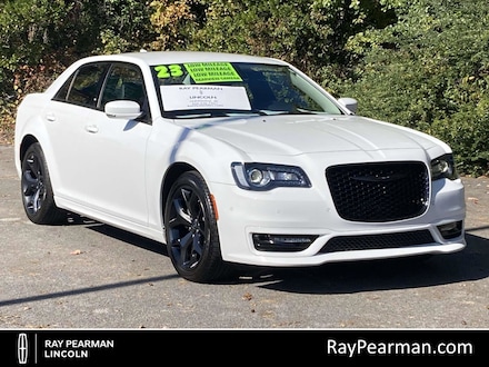 2023 Chrysler 300 Touring L Sedan