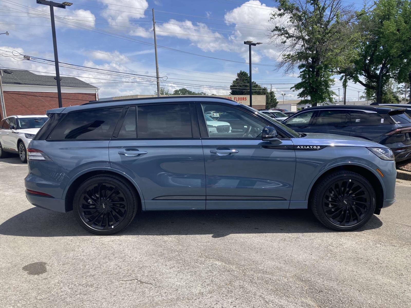 2025 Lincoln Aviator Reserve photo 2