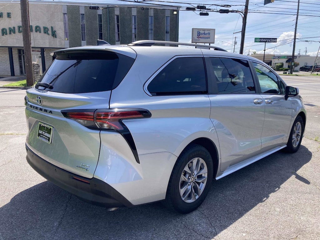 Used 2021 Toyota Sienna XLE Van