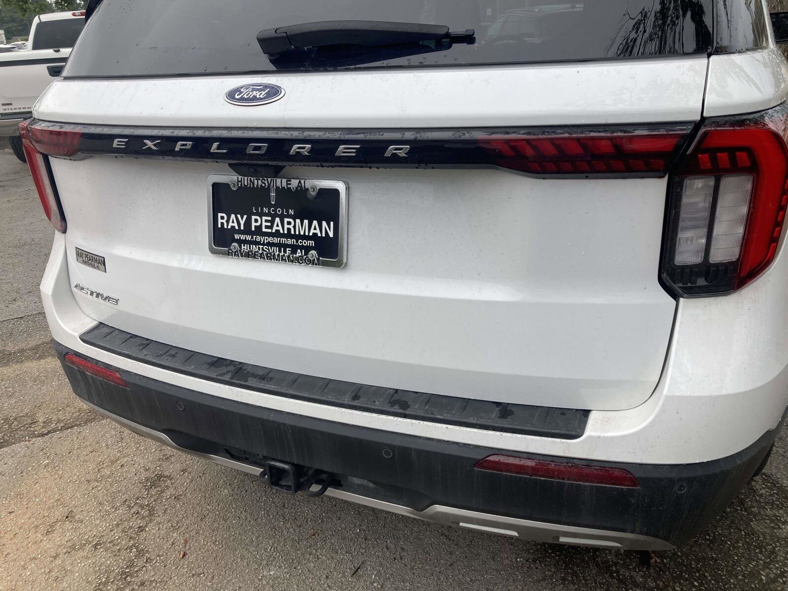 2025 Ford Explorer photo 3