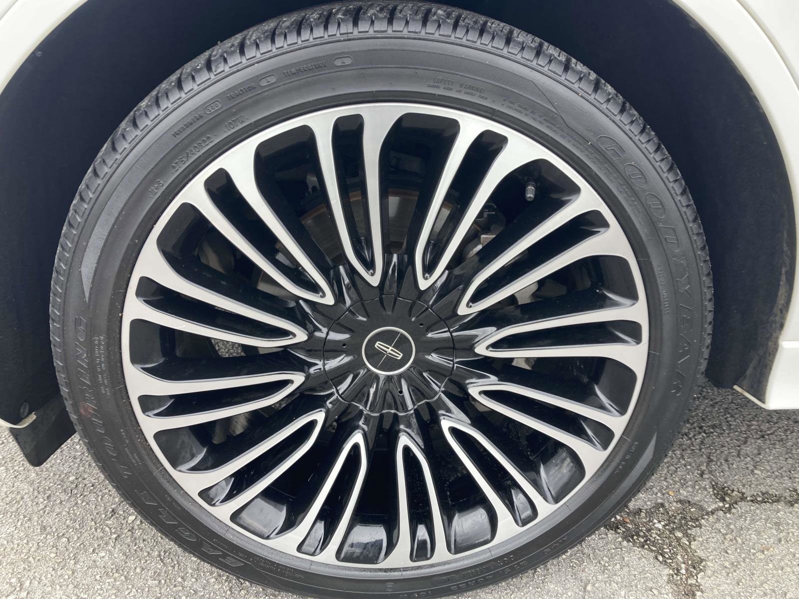 2023 Lincoln Aviator Black Label's photo