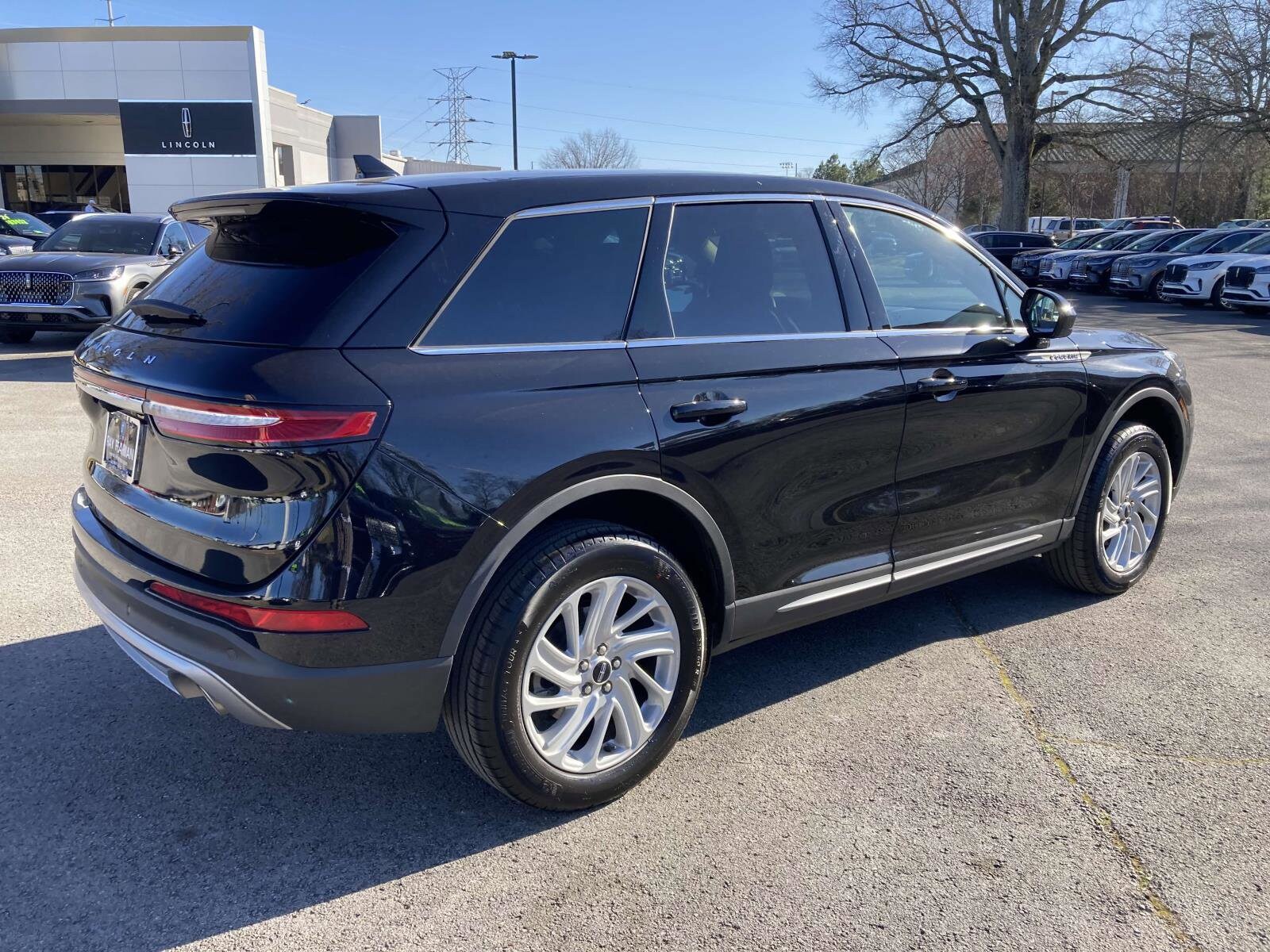 2025 Lincoln Corsair Premiere photo 3
