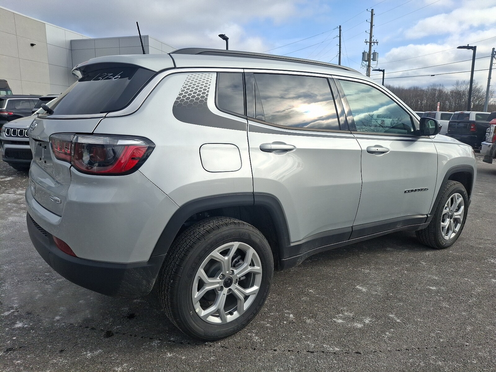 2025 Jeep Compass Latitude photo 4