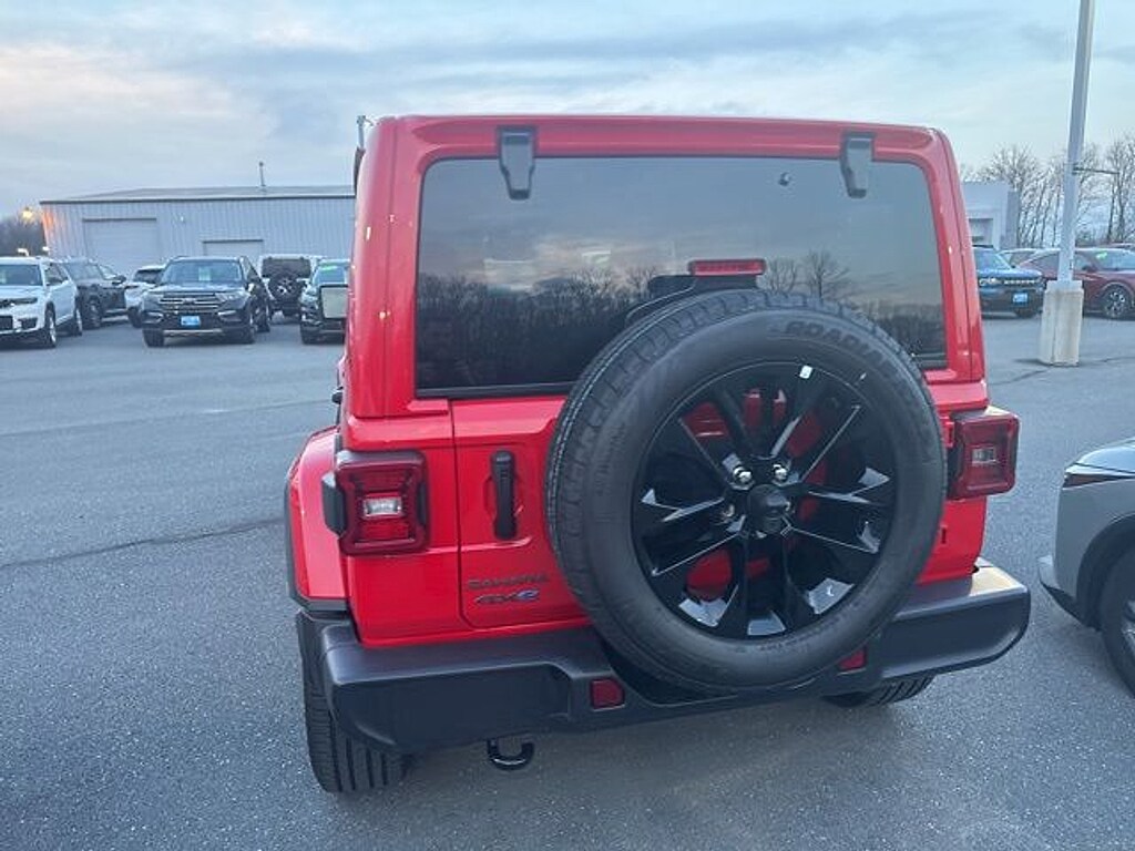 Used 2025 Jeep Wrangler 4xe Sahara SUV