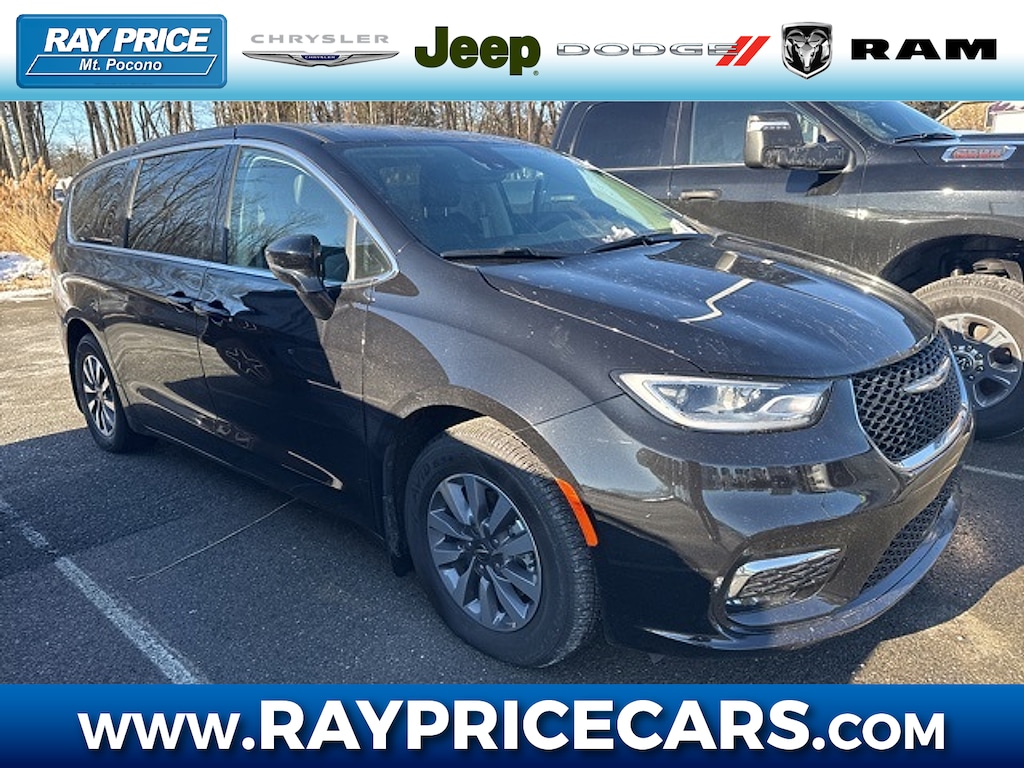 Used 2024 Chrysler Pacifica Plug-In Hybrid Select Van Passenger Van