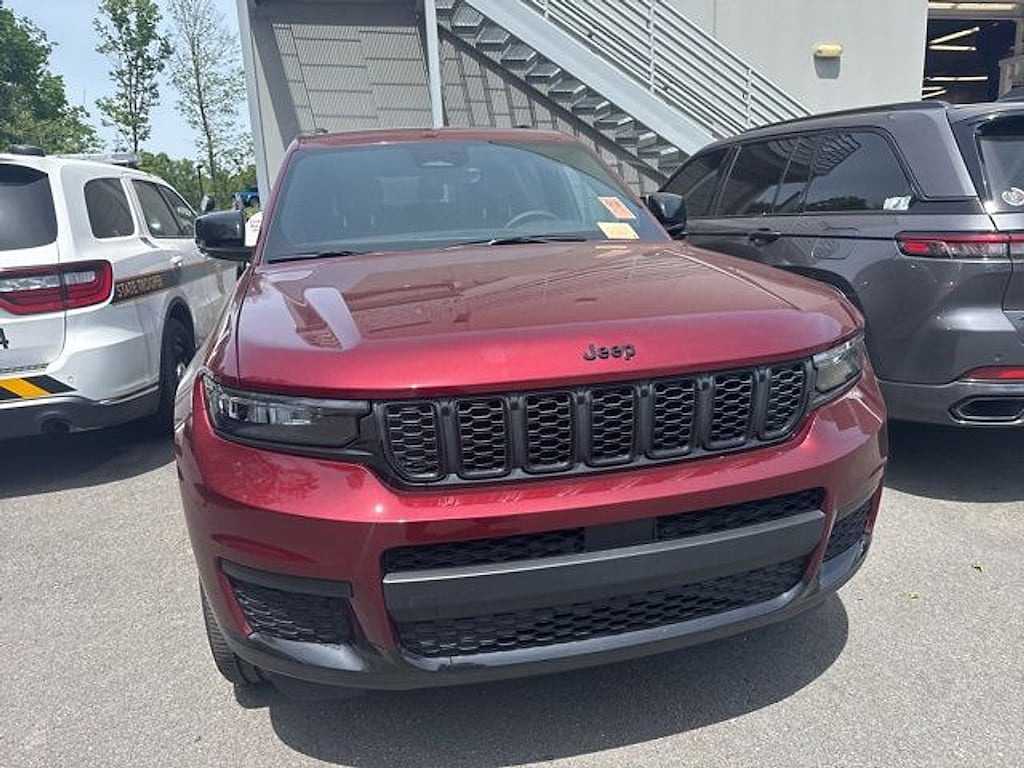 Used 2025 Jeep Grand Cherokee L Laredo SUV