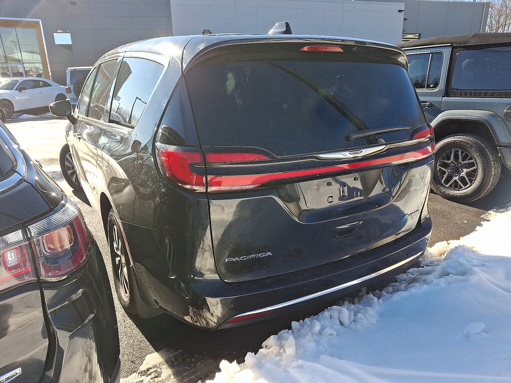Used 2024 Chrysler Pacifica Plug-In Hybrid Select Van Passenger Van