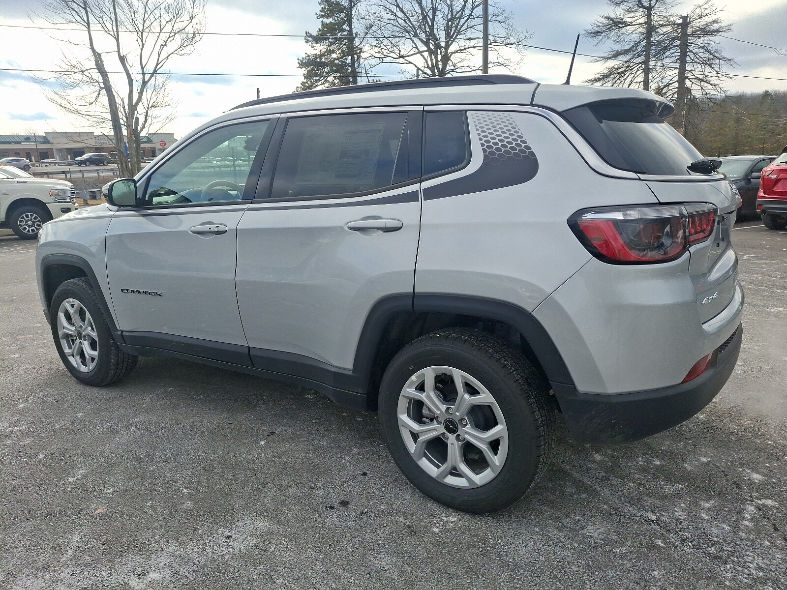 2025 Jeep Compass Latitude photo 3