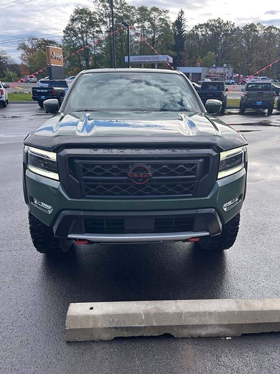 2023 Nissan Frontier PRO-4X photo 3