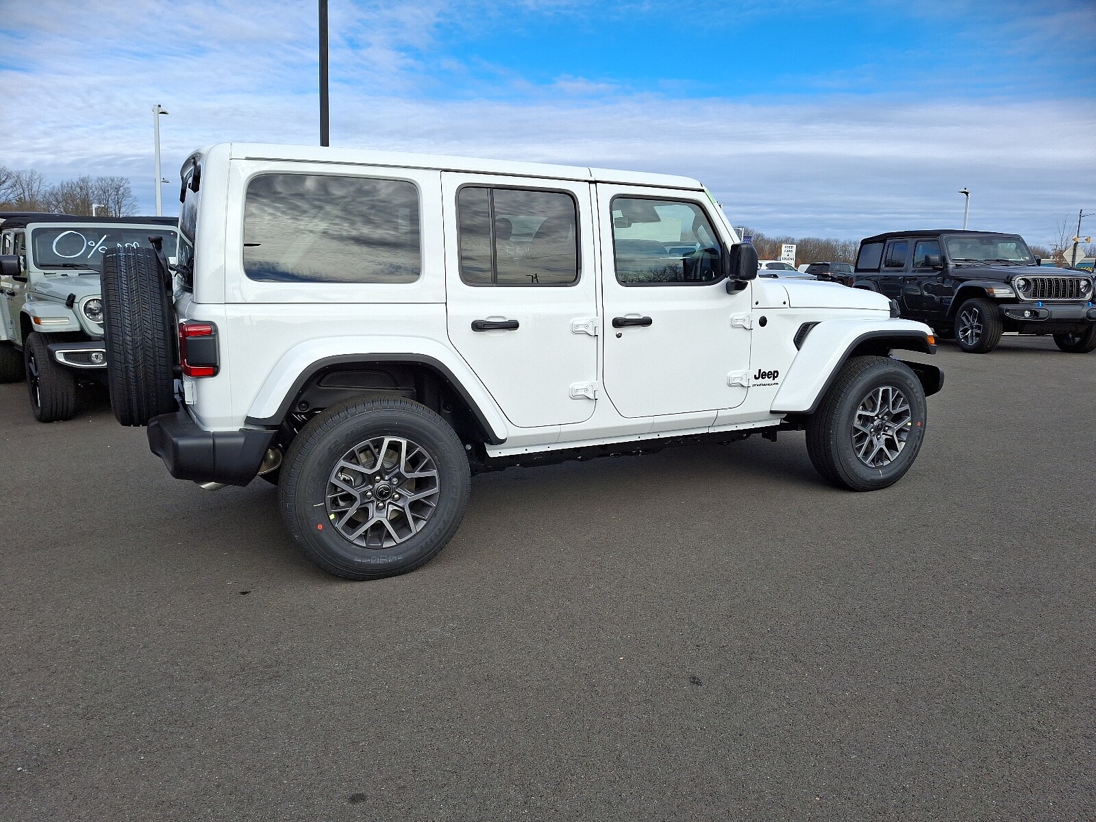 2025 Jeep Wrangler Sahara photo 4