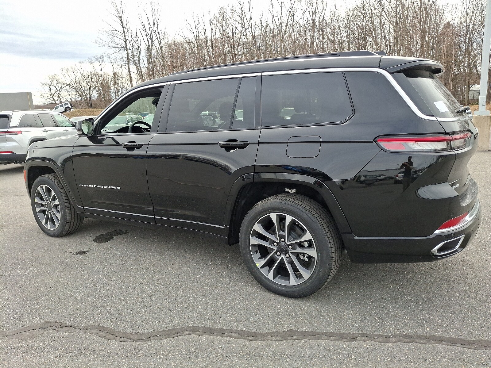 2025 Jeep Grand Cherokee Overland photo 3