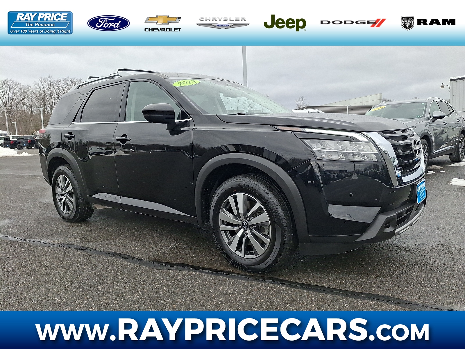 2023 Nissan Pathfinder SL