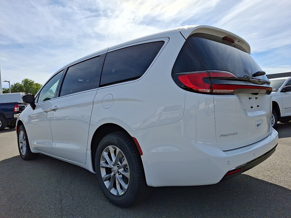 New 2026 Chrysler Pacifica Select Passenger Van