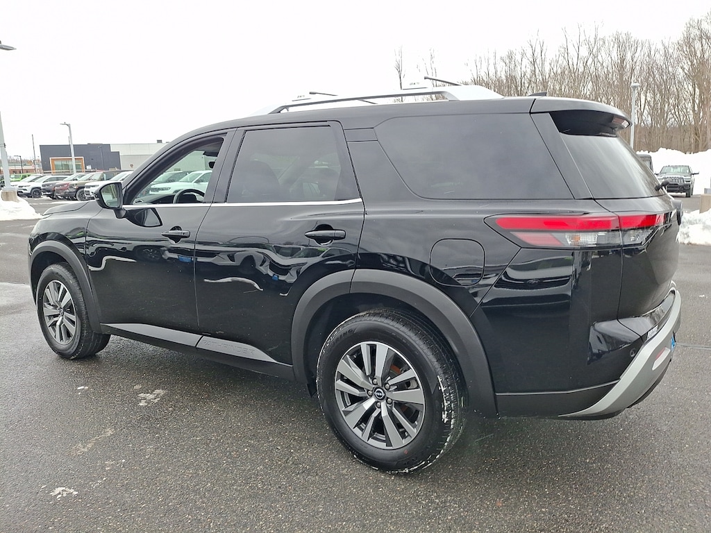 Used 2023 Nissan Pathfinder SL SUV