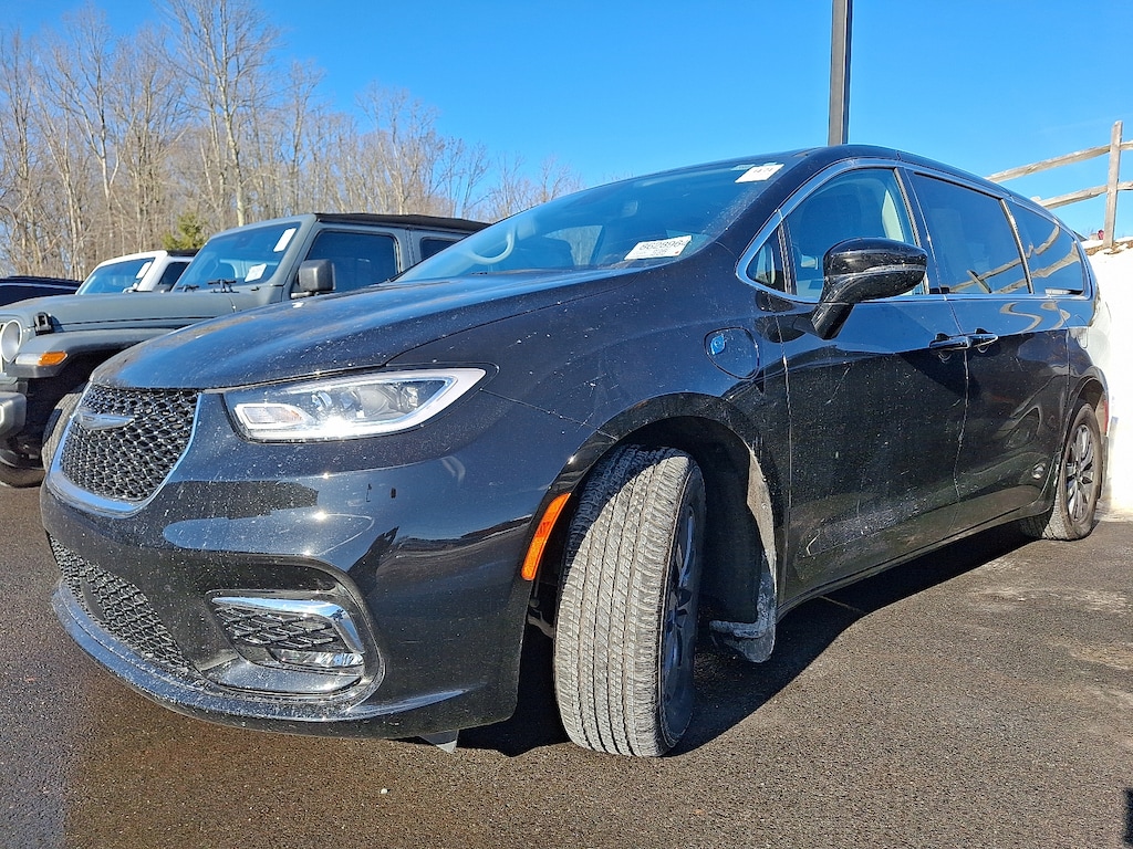 Used 2024 Chrysler Pacifica Plug-In Hybrid Select Van Passenger Van